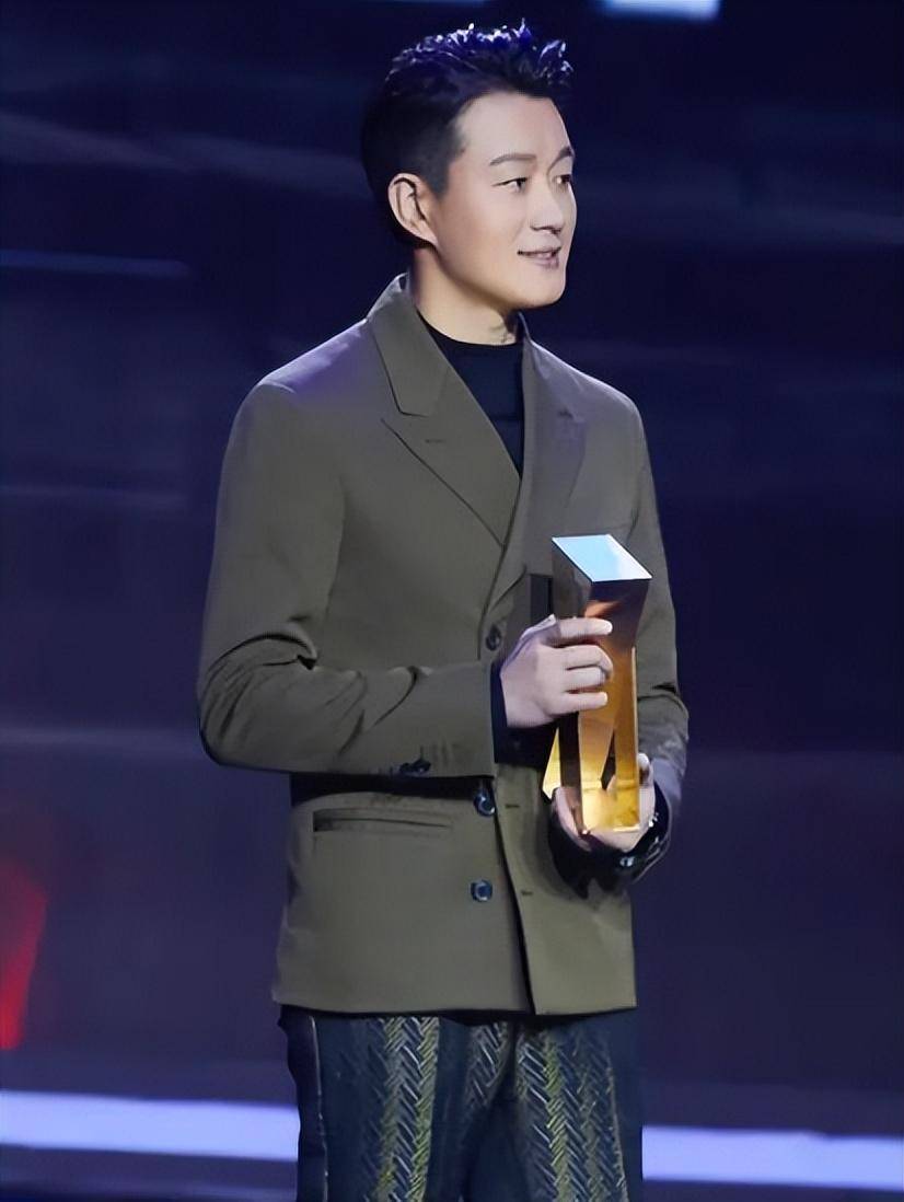 起初,关悦也察觉到了男友的冷淡.