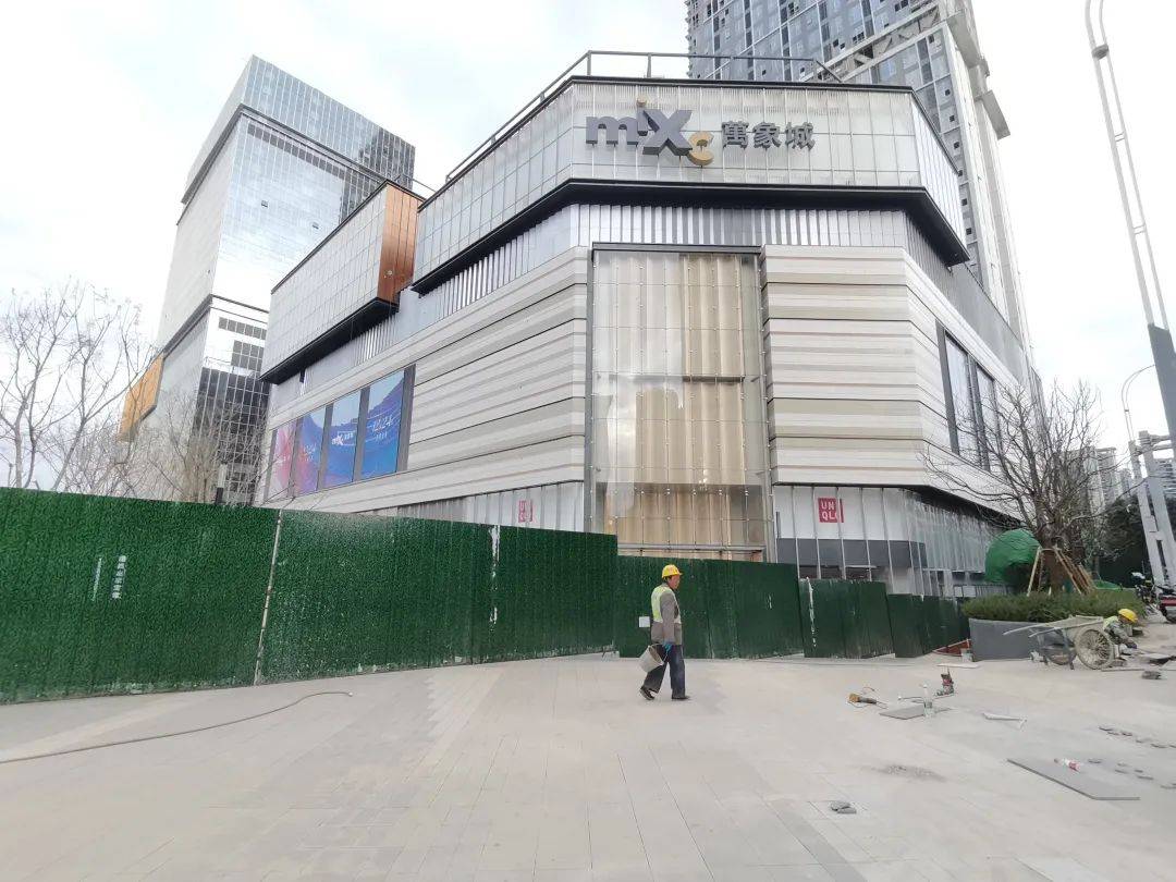 昆明华润万象城位于环城南路与东郊路交叉口,2017年底,由云南建投与