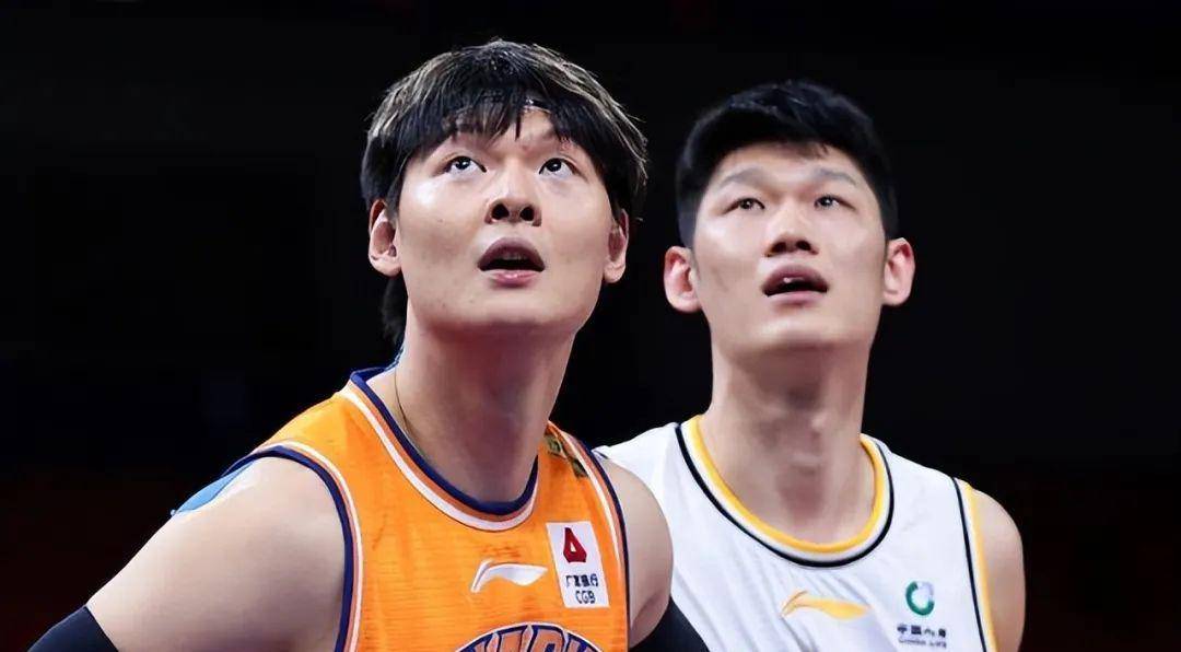 cba常规赛至今,王哲林出战4场比赛,场均上场31.5分钟得到14.3分12.