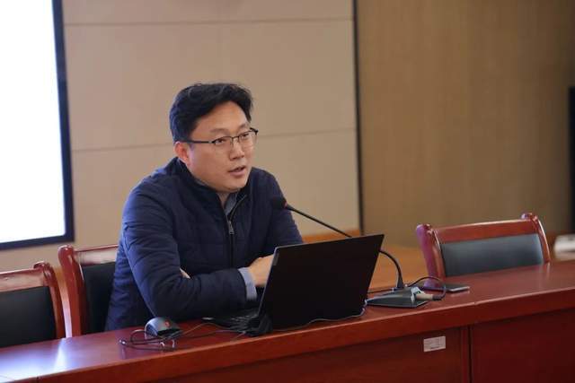 袁小建副校长▲周斌副校长代表团们都感谢了天一中学热情的接待,对