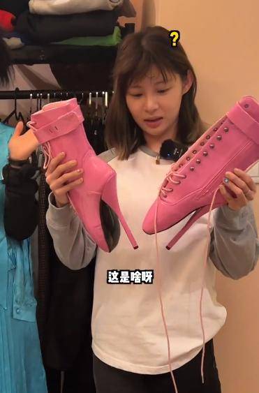 猴哥婚礼色调曝光,痞幼找造型师搭配婚礼造型,网友:别被忽悠了_鞋子