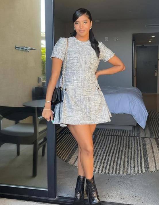 180身高大长腿抢镜,五官精致和妈妈一样_娜塔莉亚_知识_黑色