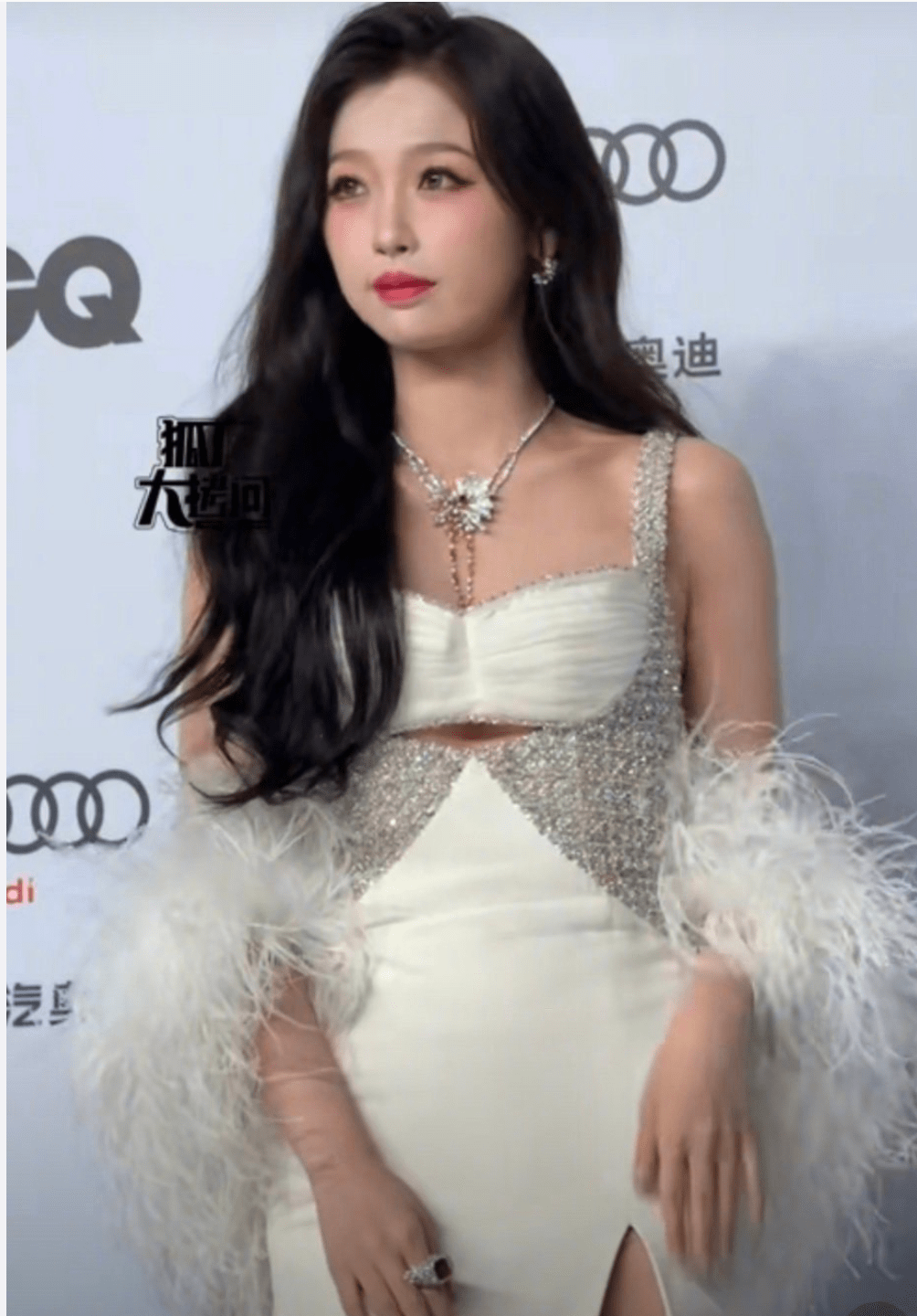 上海这一夜:杨超越最美「人鱼」,杨幂倪妮撑门面,虞书欣被妆_造型