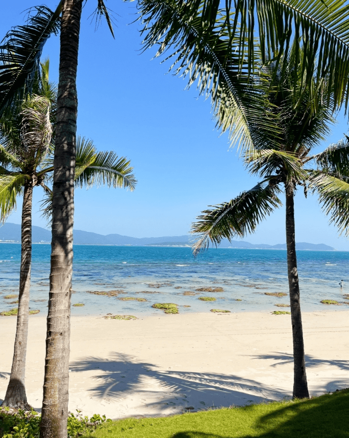 海天一色,山水如画,"领略异国风情的六大温暖胜地"_丽江_三亚_香港
