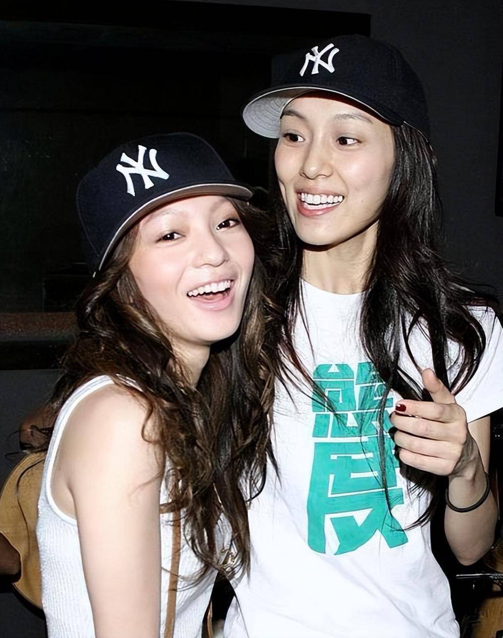 之后范玮琪更是发文为张韶涵之前的工作人员"打抱不平",并且还将这位