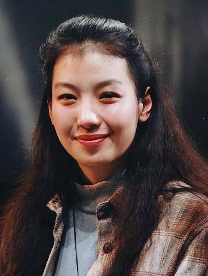演员卢芳:胡军娶我后,家庭事业两头旺,能生儿子要谢谢刘嘉玲_话剧