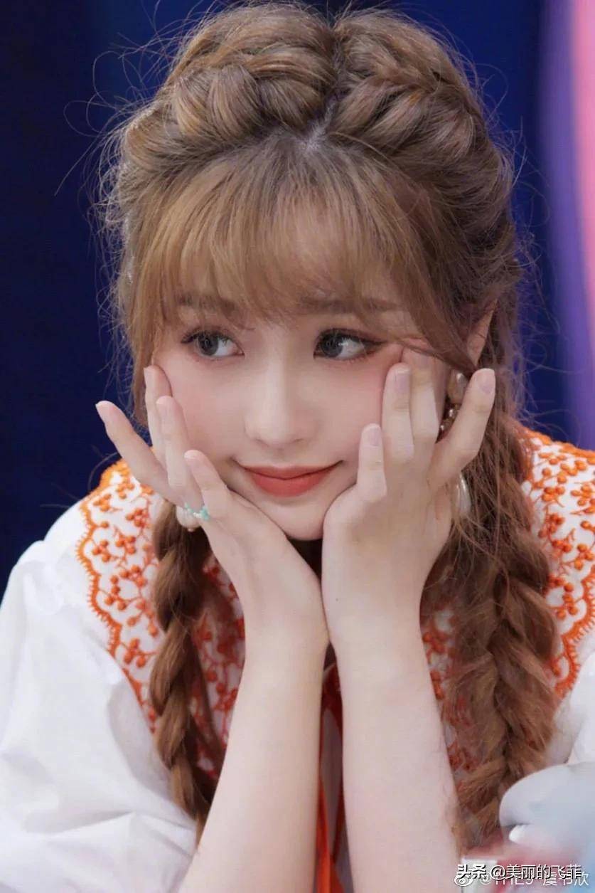 虞书欣,95年出生于上海市,我们内地女演员,歌手,女子演唱组合the9成员