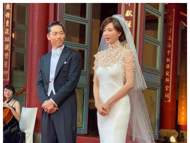44岁的林志玲不再隐瞒,她在社交平台上官宣了自己的结婚对象,她要嫁给