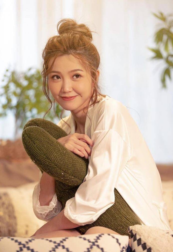 吴若希三线齐齐发展重登一姐之位,新剧做女一号开拓内地市场_吴业坤