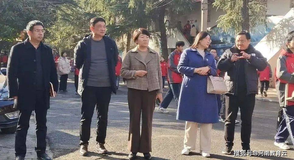 和郜宝峰老师以及专探中学的宋钰琪,袁莉莹,李莹莹,赵娟共七位老师