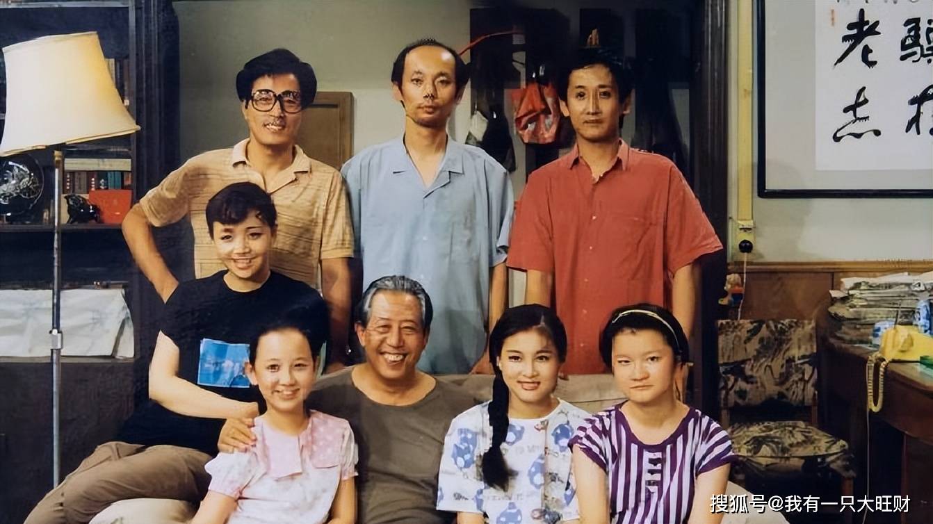 重温《我爱我家》,原来孟昭阳对贾小凡的痴情,也不过是见色起意_孟