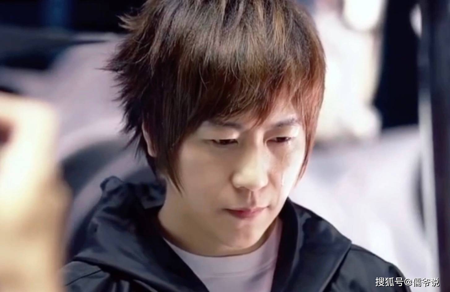 五月天主唱阿信一天两次回应假唱,回应时间点信息量很大,被质疑是为了