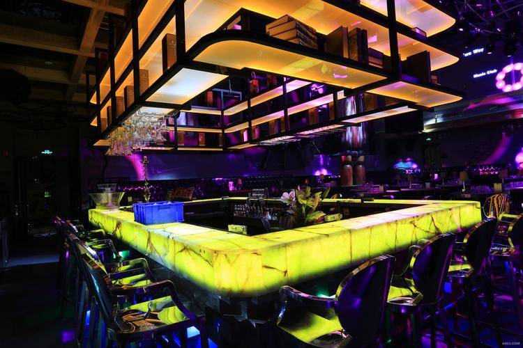 酒吧餐厅风格的ktv包厢装修设计_元素_氛围_家具