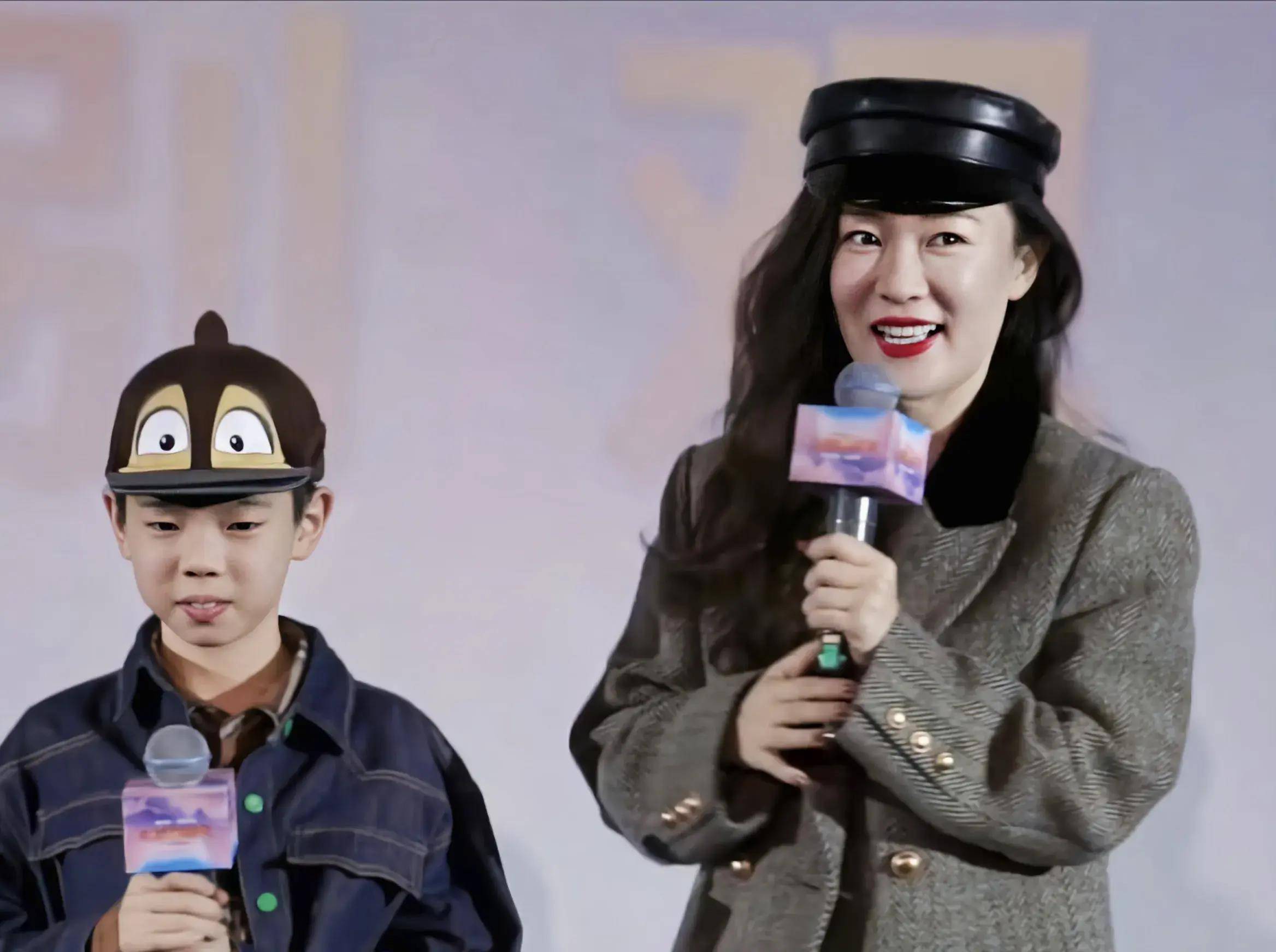 霍思燕和儿子出席活动,嗯哼凸嘴龅牙变化大,网友称是腺样体面容_问题