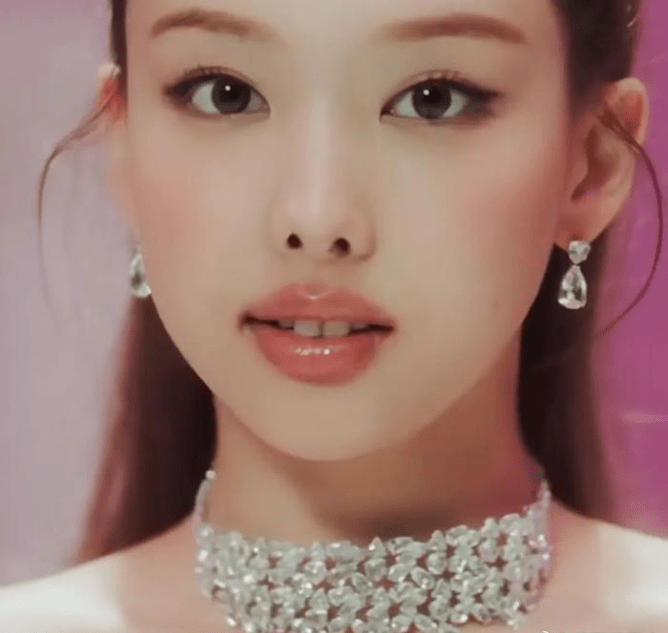 侧脸神似阿凡达,鼻子挛缩像是整容失败_变化_形象_网友