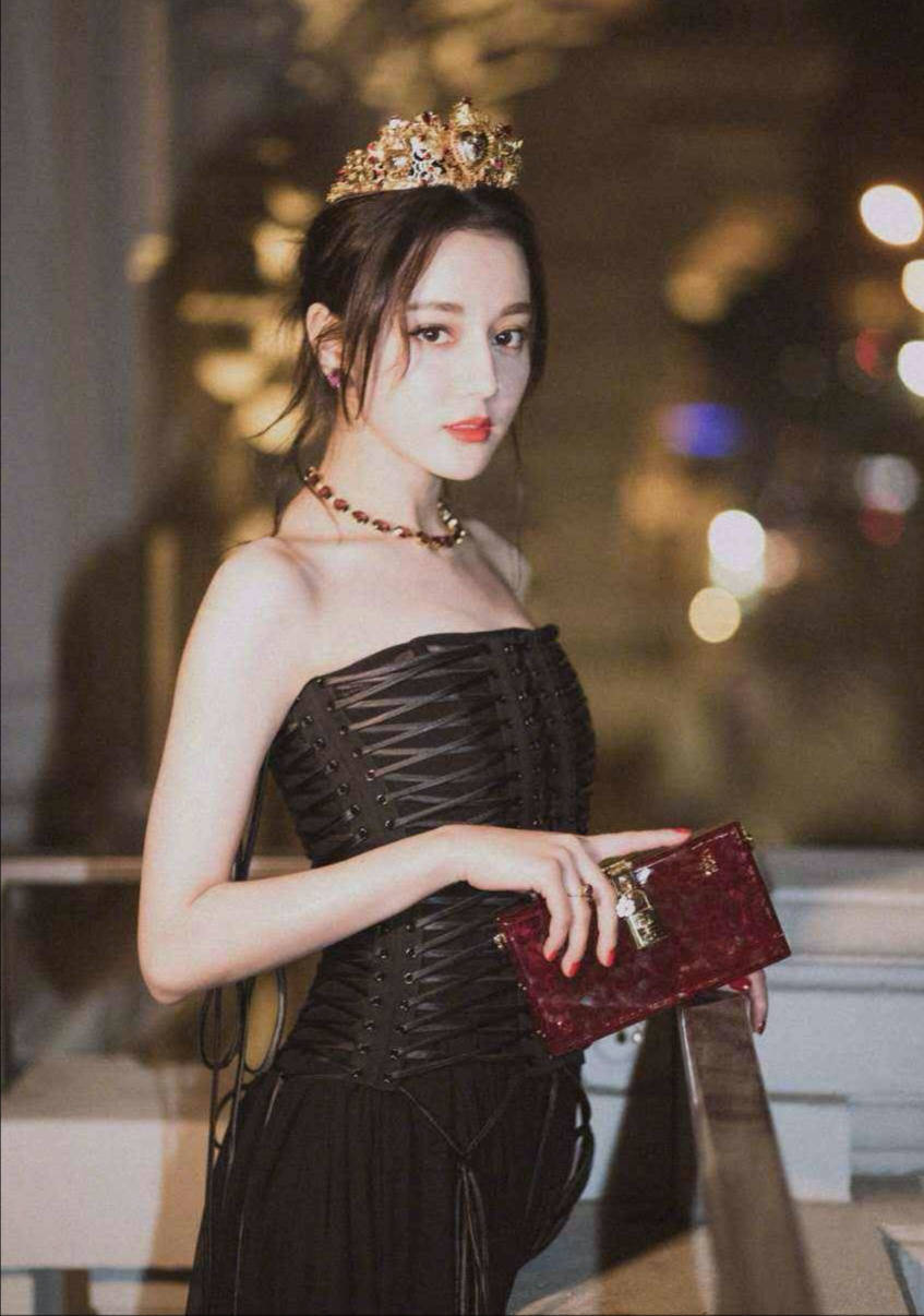 31岁迪丽热巴写真曝光,性感火辣美得窒息!谁能顶得住?
