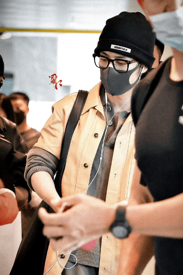 肖战与经纪人关系曝光,粉丝组织网络清理行动,捍卫偶像形象_谣言_公众