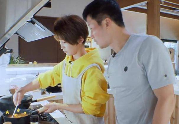 吴京,谢楠《幸福三重奏》发现自己没有请她吃饭,谢楠问道,吴京只是