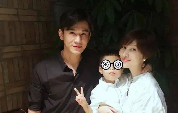 当时乔振宇和王丽坤恋爱8年,可转头却娶了认识不到4个月的王倩一_女孩