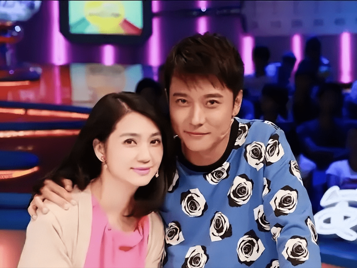 张丹峰被曝与助理毕滢注册结婚!夫妻现场出镜带货互动尬?