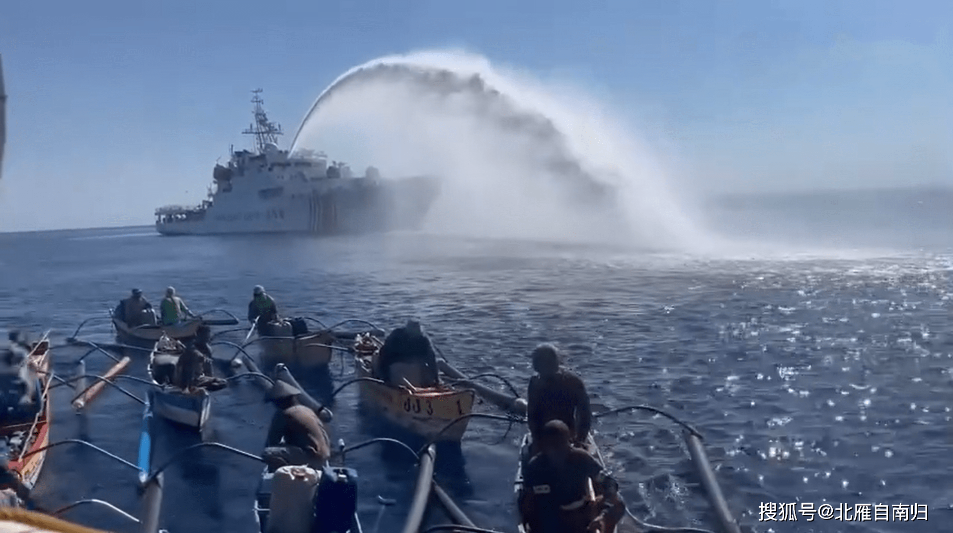 刚在黄岩岛吃个水饱,菲舰又跑仁爱礁冲撞海警船_菲律宾_水炮_中国海警