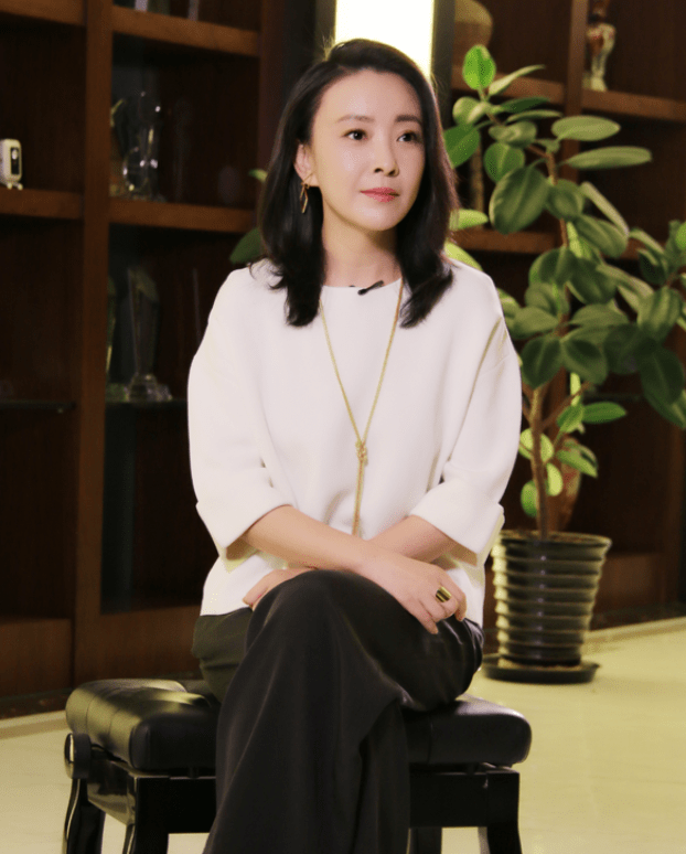 她与张嘉译传过绯闻,分手后嫁富豪,年近50还时尚犹存_刘威葳_时候