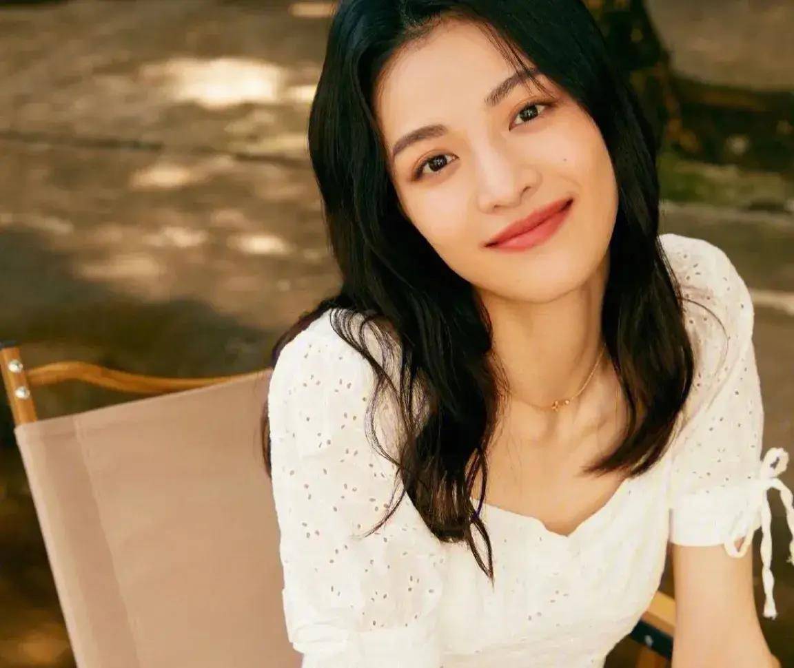 苗苗钟楚曦,六年后再跳绒花,重温经典,感动瞬间_表演_人们_观众