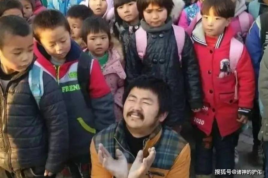 胡雷:3岁无父无母、6岁残疾,捡破烂14年捐100多万资助500多贫困生!_先生_灾区_好心人