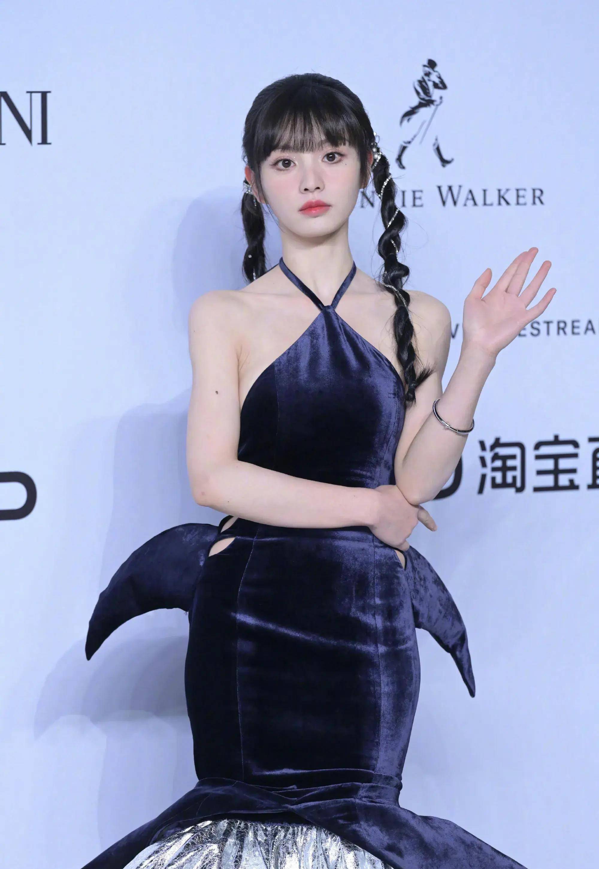 杨幂颜值回春,杨紫瘦出下颌线,倪妮失手,人鱼造型泛滥_状态_李沁_美的