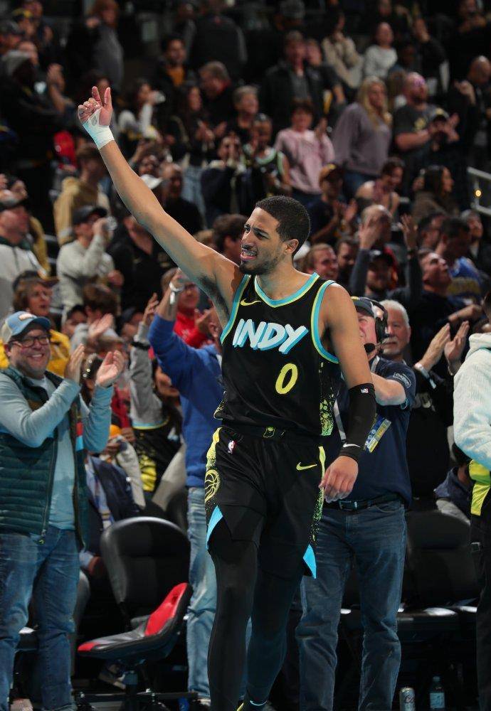 哈利伯顿26分10板13助0失误,生涯首次三双_步行者_季中_助攻