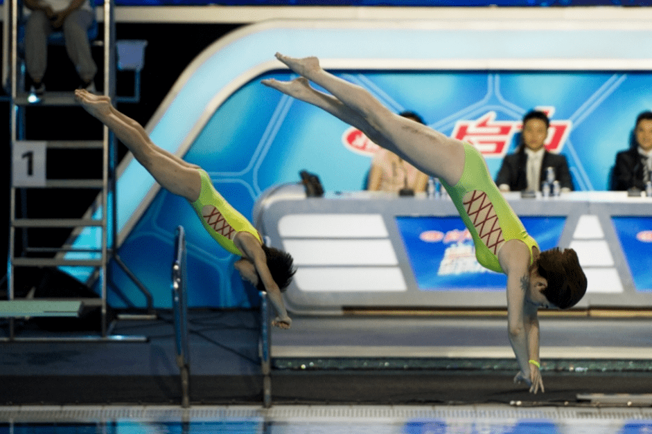 其实08奥运时期的跳水综艺,冬奥时期的滑雪综艺,都有一定的亮点,但