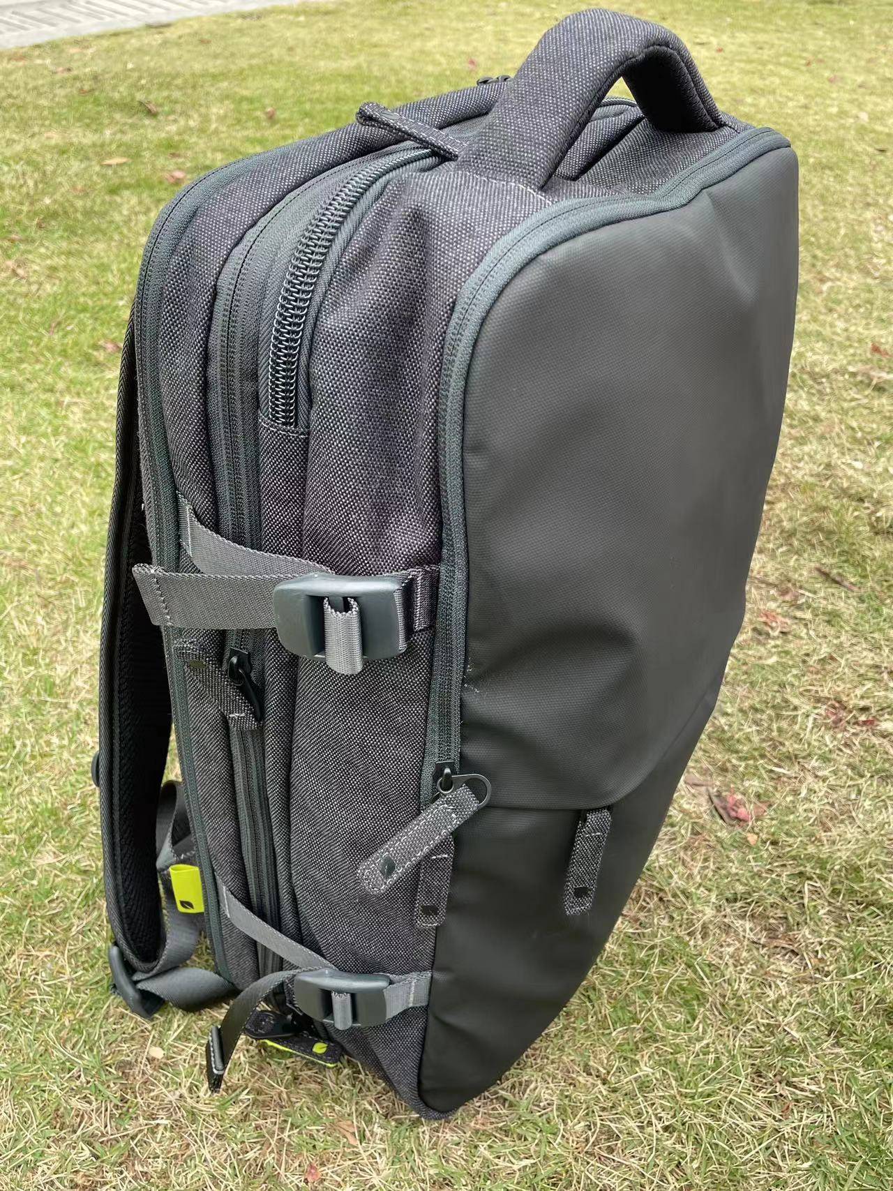 背上它海和天空，提起它商业精英；全能型的背包，谁人不爱呢