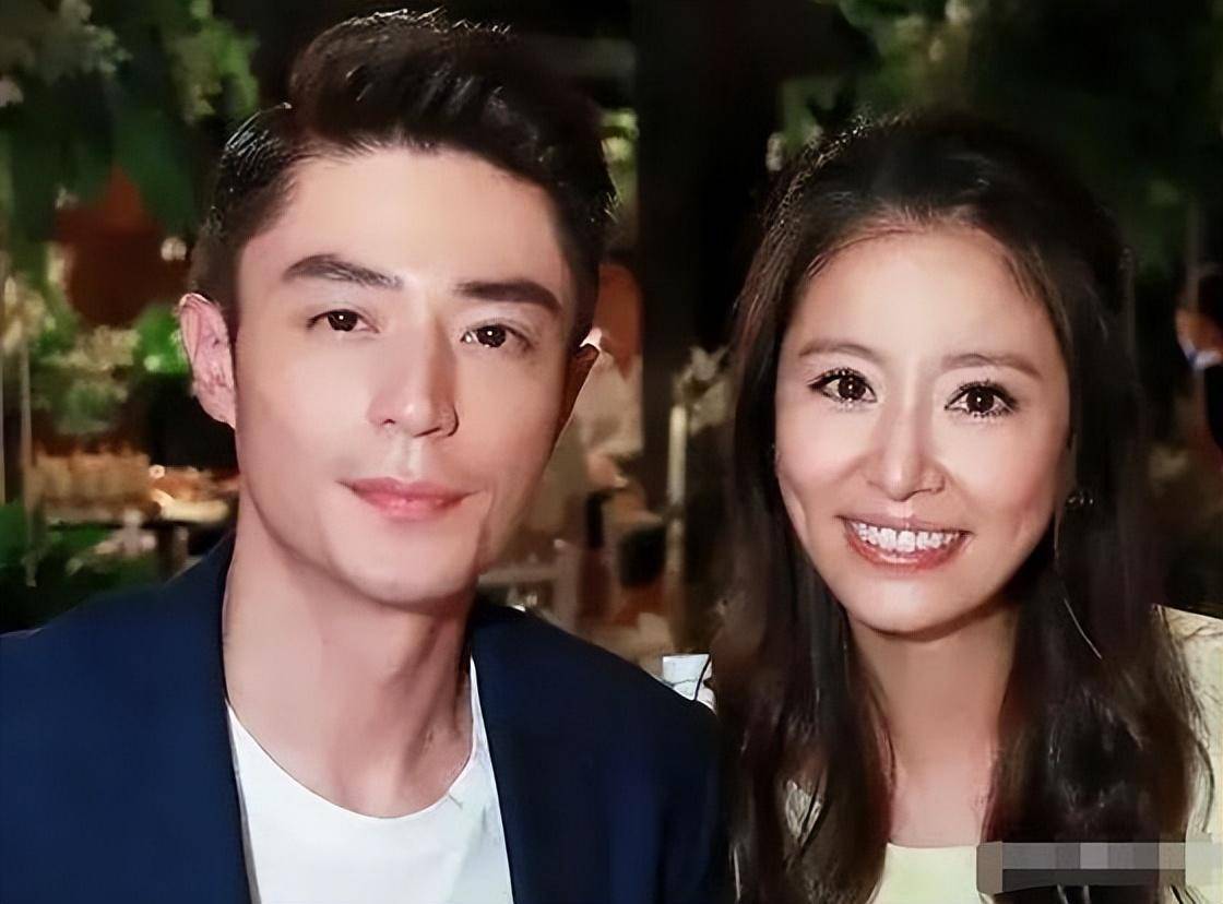 婚戒消失眼神黯淡,被质疑为复出赚钱炒作_林心如_胡歌_网友