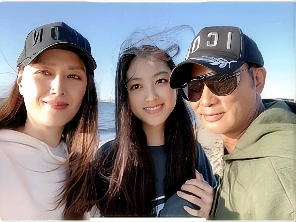 著名演员任达华:因爱不要孩子,50岁看到女儿时热泪盈眶_父亲_观众