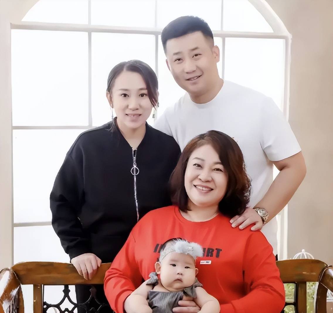 丫蛋与小鹏飞的婚恋纠葛,本山传媒的伦理风暴