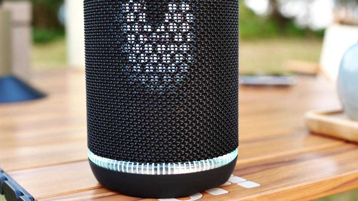 露营好物:雷登X30户外便携蓝牙音箱,澎湃重低音,RGB炫彩灯效