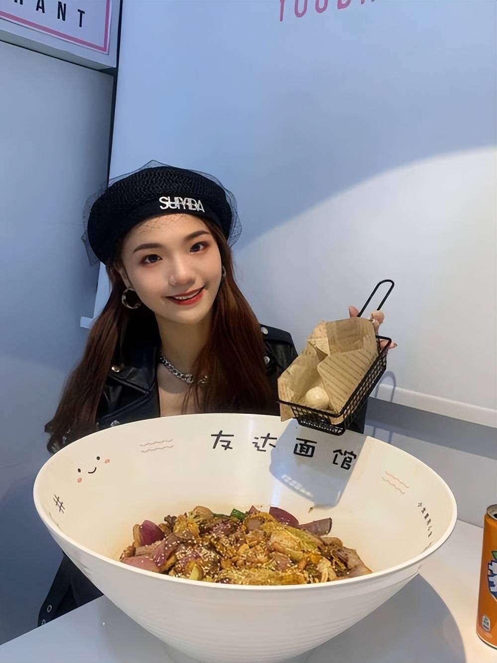 在过去的几年里,曾经备受资本追捧的网红面馆如陈香贵,和府捞面,张