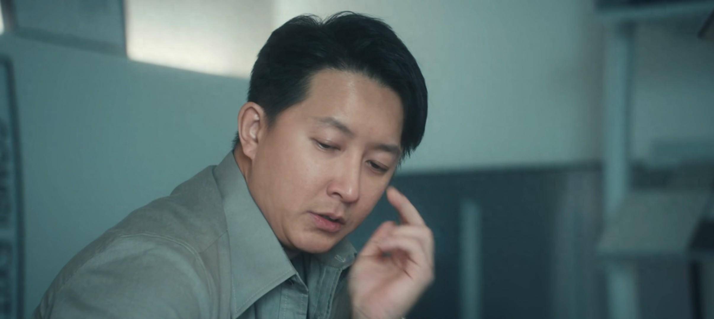 游戏有两条主要故事情节,一条是余飞和丁典之间的故事,一条是孟云和刘