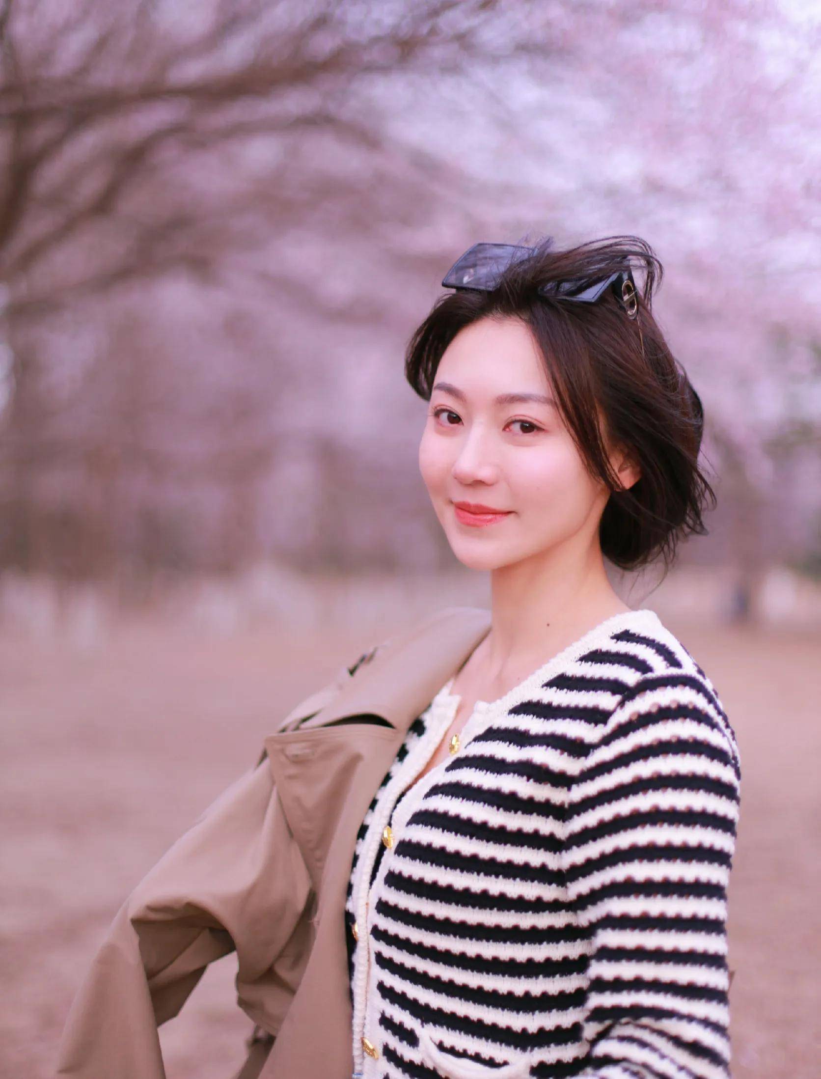 黄梦莹:被杨幂挖掘,因素锦出圈,如今被嘲颜值大跌,33岁不想结婚