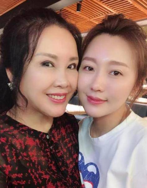 潘长江不为人知的一面:女厕居住8年,走红后2次想抛弃发妻_杨云_妻子