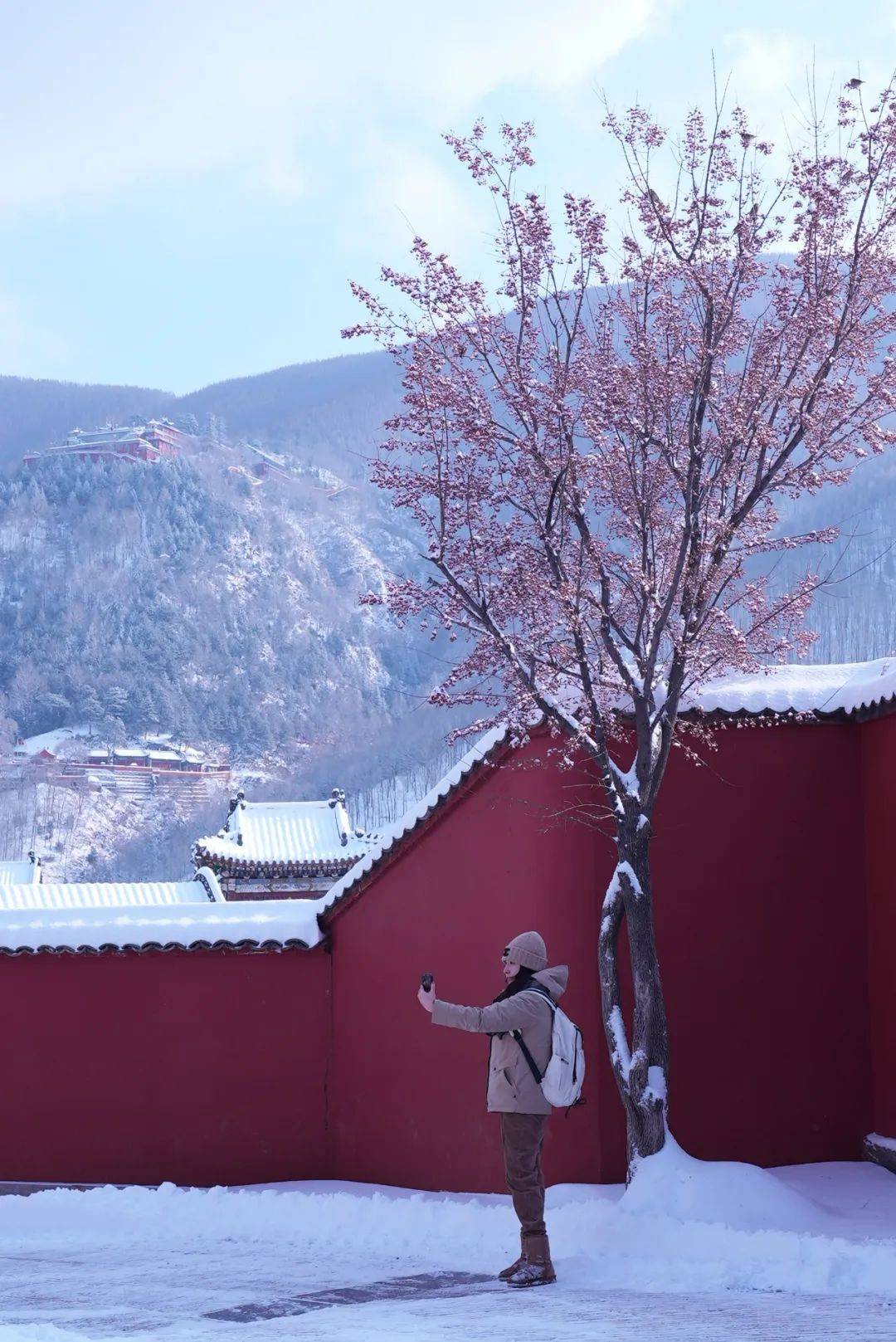 五台山雪景寺庙图片