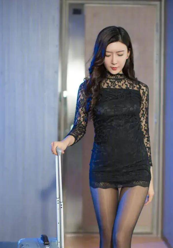 赵智妍高挑迷人,性感火辣,长腿喜人,是中国的顶级嫩模!