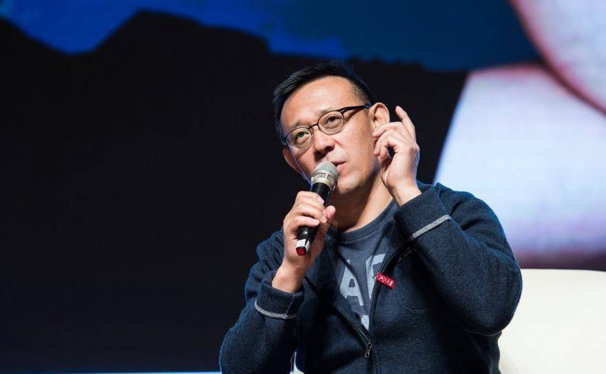 1990年的时候,陈宝国忍不下去和刘晓庆离了婚.