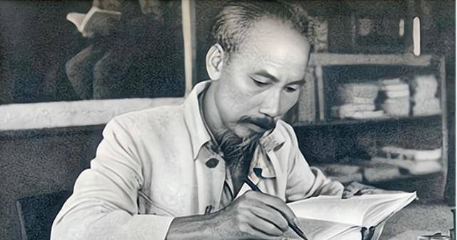 之后为了更好地教育越南国内青年带动国内的革命发展,胡志明在1924年