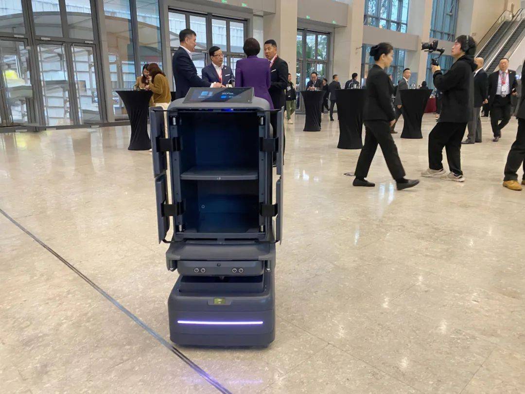 云迹科技荣获中国旅游饭店业协会「年度最佳合作伙伴」_机器人_行业