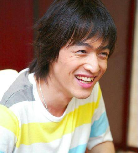 明星青涩时期:刘恺威演过《鉴证实录2》,杨幂扎粉色大蝴蝶结_照片