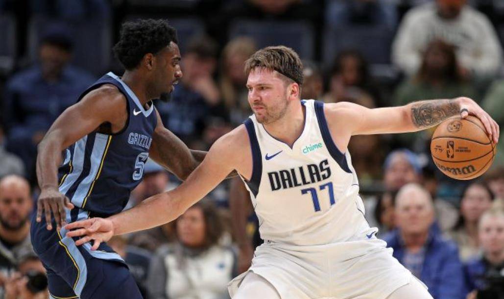 小贾伦·杰克逊飙破本季新高,不敌东契奇带动的独行侠外线火网_灰熊