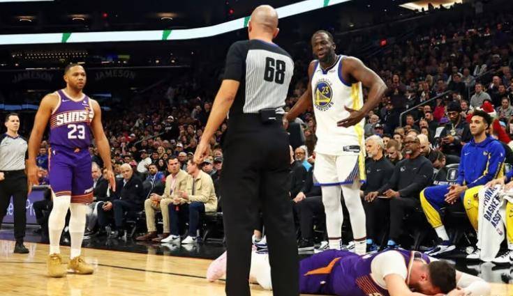 勇士现状:一人不想打球,一人只想打人,一人只想投,一人不想投_库里