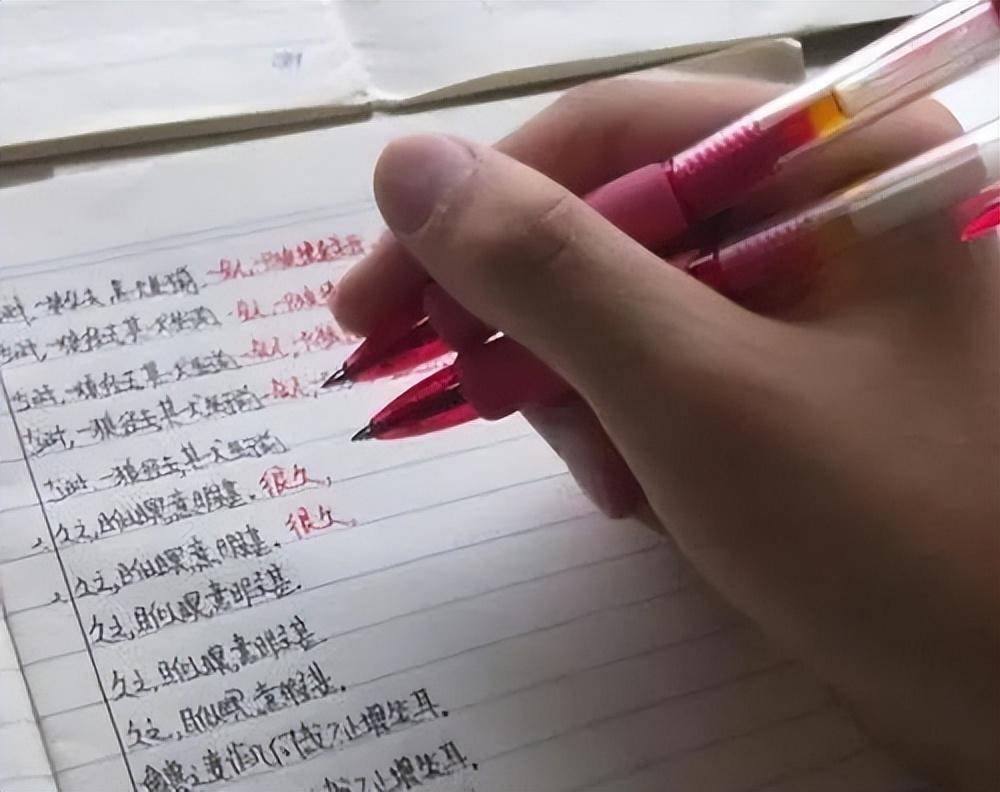 罚抄古诗,学生“实名举报”老师“变相体罚”,网友:懒还有理了_手机搜狐网