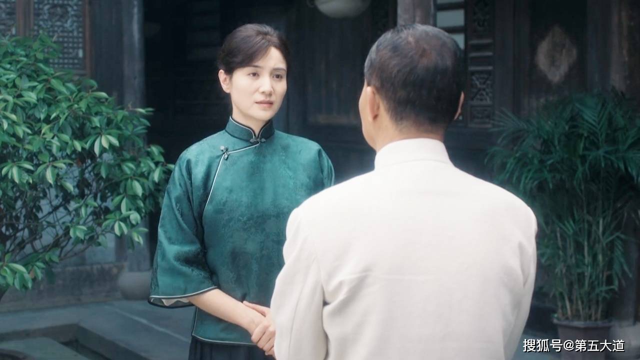央视《问苍茫》:宋佳演宋庆龄就算了,蒋介石扮演者给我当头一棒_时候